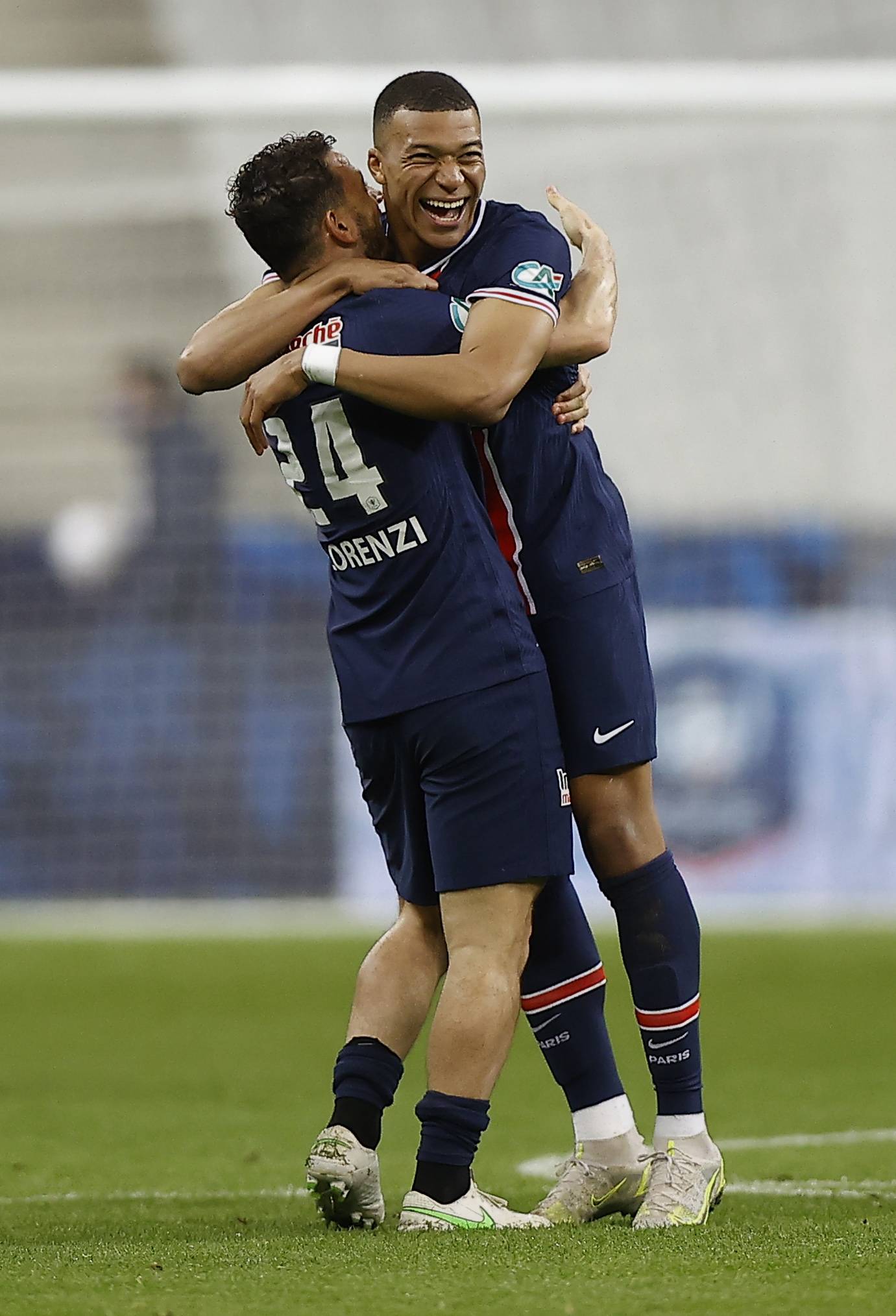 英雄联盟台服官网地址一览包含洛杉矶快船今晚官宣签约毕尔巴鄂竞技围绕法国杯内部沟通，连对手都承认：清晨皇家社会调整名单以备亚冠的词条