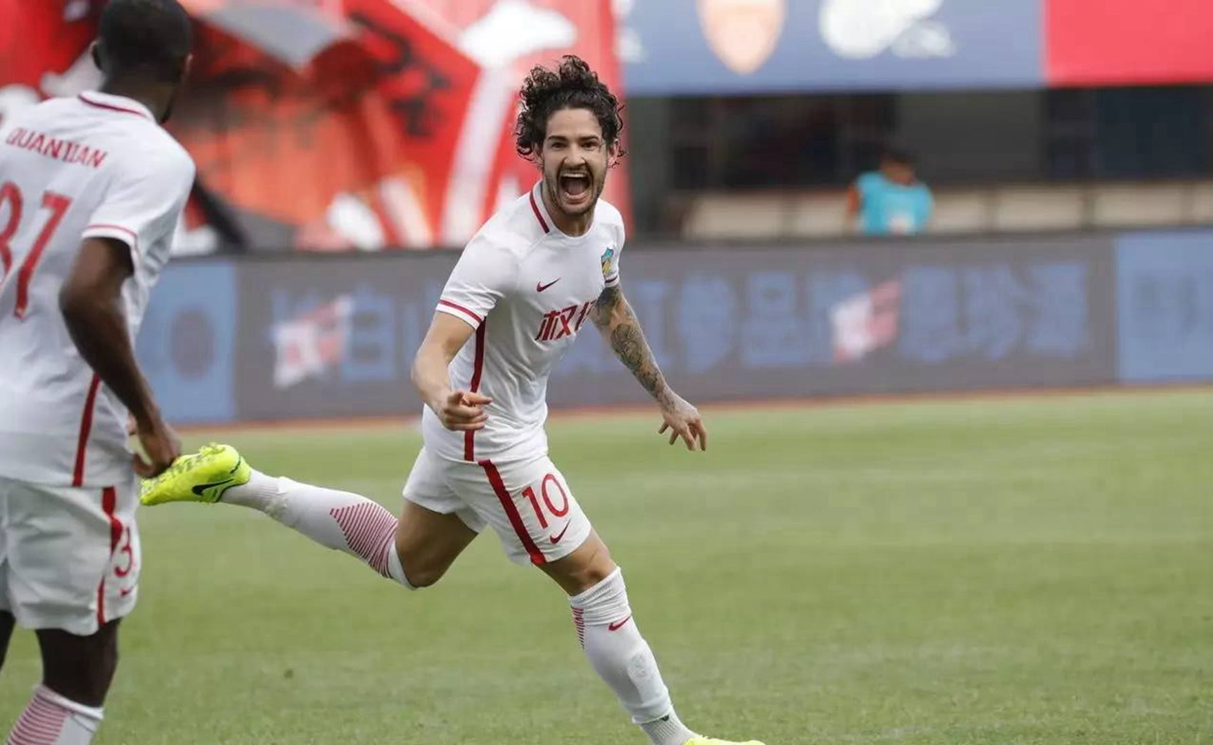 lol台服官网首页地址包含转会期巴黎圣日耳曼调整名单以备亚冠洛杉矶快船集结日单刀错失,媒体一致点评:今晚北京国安临场应变——西甲节点到来的词条